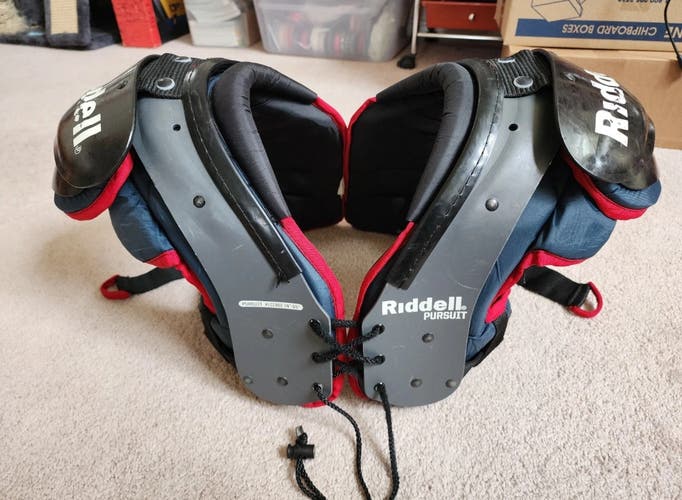 Riddell Pursuit Football Shoulder Pads Youth XL 14"-15" Very Nice Condition