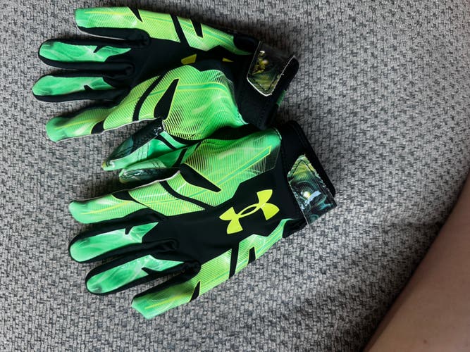 Under Armour F8 Youth Large Football Gloves - Black / Vapor Green Neon