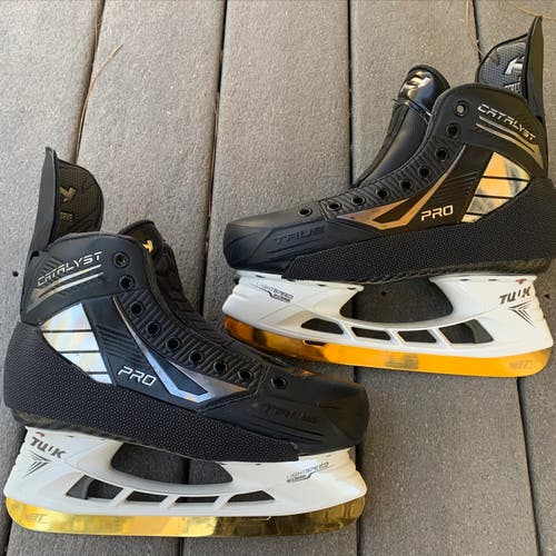 True Catalyst Pro Stock Skates 7-7.5R + Edge Holders & Gold Bladetech Steel *Read Full Description*