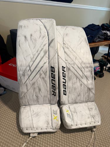 Medium Bauer Vapor 3X Goalie Leg Pads (Used)