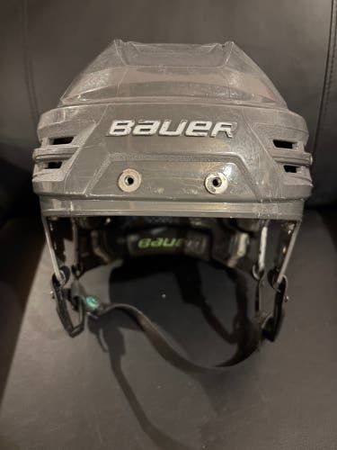 Medium Bauer Re-Akt 85 Vegas Gray Hockey Hockey Helmet