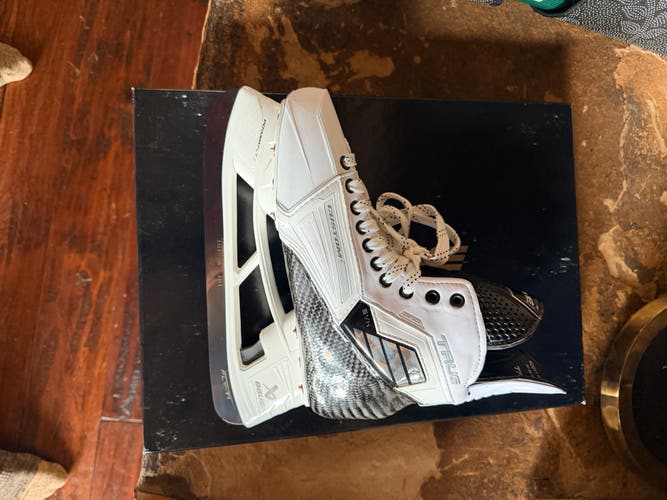 2026 True SVH Pro Hockey Skates 9 (New)