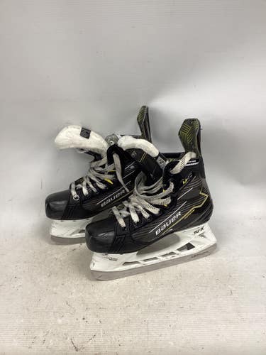 Used Bauer SUPREME M40 Junior Hockey Skate Junior 02.5 11851-S000052025