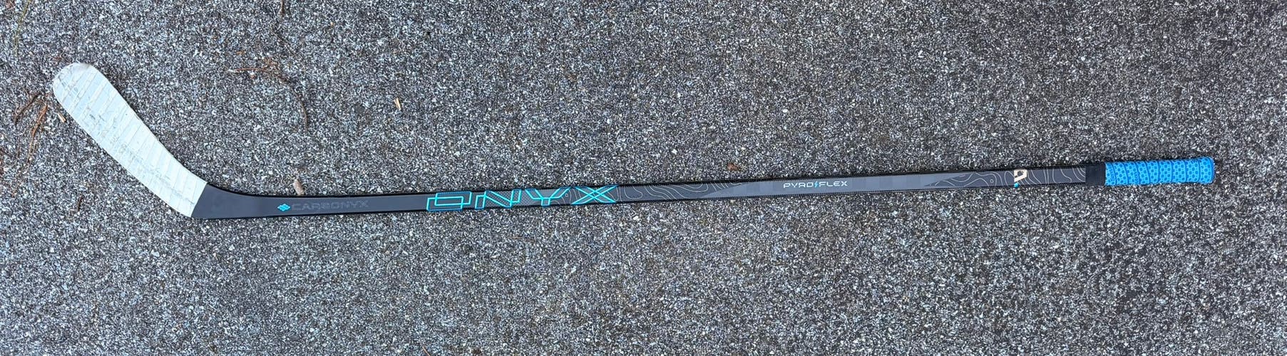 Pro Stock ONYX Right Handed Hockey Stick Z92 Zegras curve P86 70 Flex