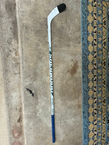 Senior Sher-Wood Rekker Morph Pro Right Handed Hockey Stick P28 68 Flex (Used)