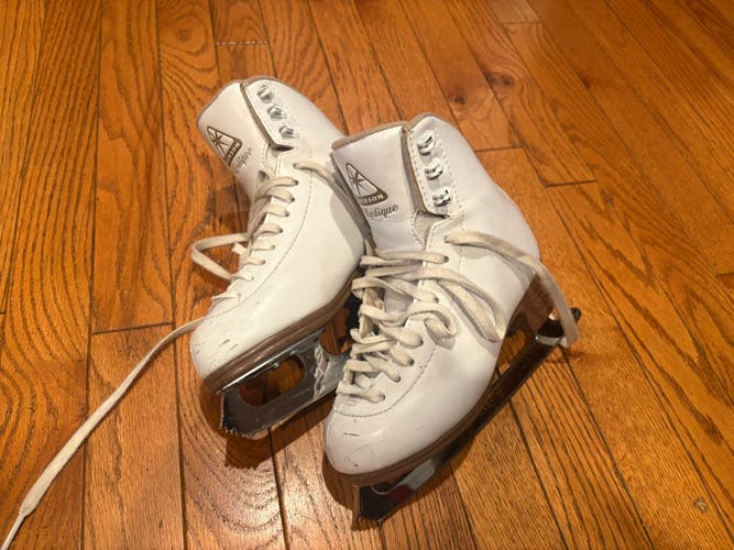 Jackson Ultima Mystique Figure Skates Junior 1.5 (Used)