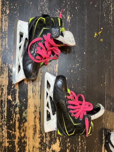 Bauer GSX Hockey Goalie Skates Regular Width Size 5 (Used)