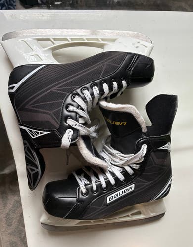Black/White Bauer Supreme S140 Hockey Skates Regular Width 9 (Used)