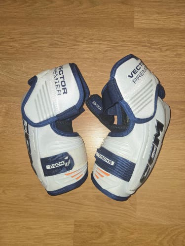 Like New Senior Medium CCM Tacks Vector Pro Elbow Pads (Used)