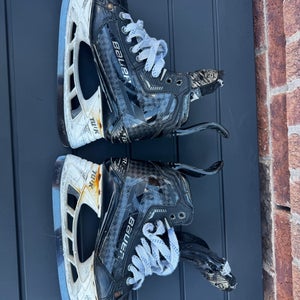 Black 2022 Bauer Supreme Mach Hockey Skates Regular Width 8.5 (Used)