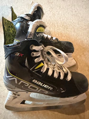Bauer Vapor 3X Hockey Skates Regular Width Size 3.5 (Used)
