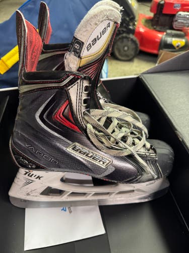 2014 Bauer Vapor APX2 Hockey Skates Regular Width 8 (Used)