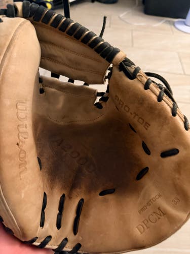2023 Wilson A200 RH Catcher's Baseball Glove 33" (Used)