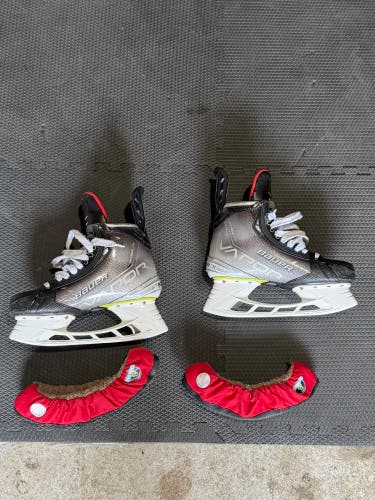2021 Bauer Vapor Hyperlite Hockey Skates 9.5 (Used)