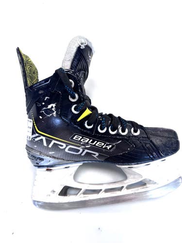 Used Bauer 3X Junior Hockey Skate Junior 02.5 11860-S000315765
