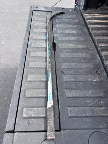 Youth Bauer Nexus Tracer Left Hand Hockey Stick P28 Less Than 30 Flex (Used)