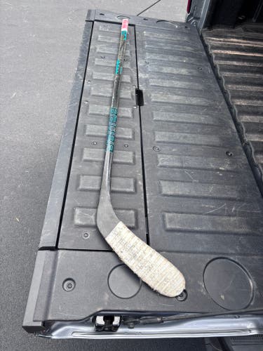 Youth Bauer Twitch Right Handed Hockey Stick P28 30 Flex (Used)