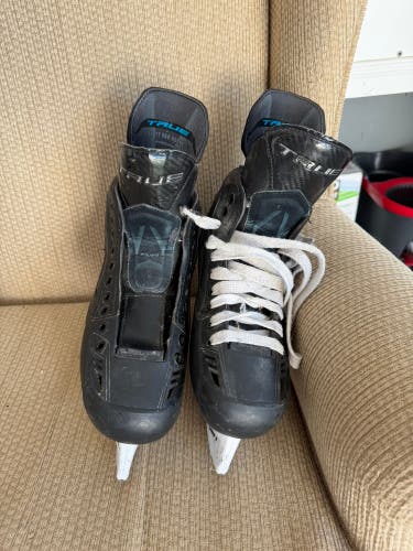 Black True Pro Custom Hockey Skates Regular Width 8 (Used)