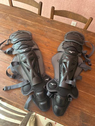 Mizuno Samurai Catcher's Leg Guard (New)