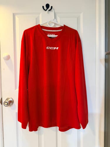 Red Medium Men's CCM Jersey (New with No Tag)