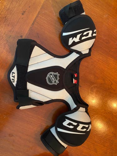 Medium Youth CCM LTP Shoulder Pads (Used)
