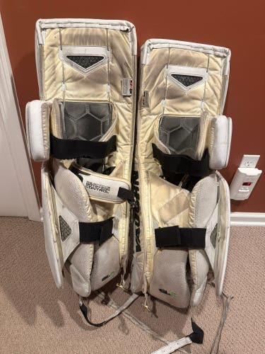 33" 2019 Vaughn Ventus SLR2 Pro Carbon Goalie Leg Pads Pro Stock (Used)