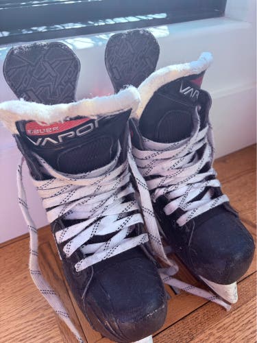 Black 2021 Bauer Vapor X3.5 Hockey Skates Regular Width Size 1 (Used)