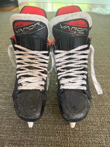Black Bauer Vapor 3X Pro Hockey Skates Regular Width Size 3.5 (Used)