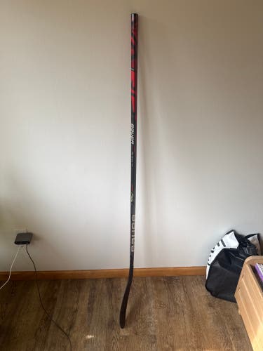 Youth Bauer Vapor Flylite Right Handed Hockey Stick P28 30 Flex (Used)