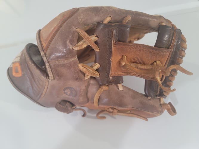 Nokona RH A-200 Baseball Glove 11.25"