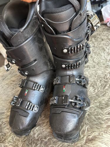 Size 25.5 Unisex Nordica Dobermann Racing Ski Boots Medium Flex (Used)