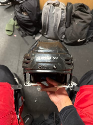 Medium Bauer Re-Akt 90 Helmet (Used)