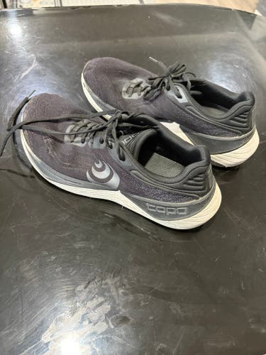 Topo UltraFly 5 Size W10.0 Running Shoes