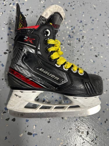 2021 Bauer Vapor 3X Pro Hockey Skates Regular Width 10.5 (Used)