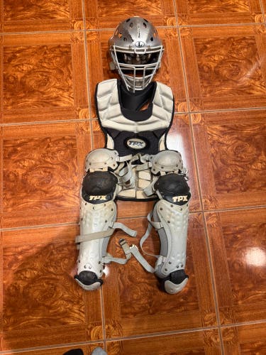 Intermediate Louisville Slugger Catcher's Combo (Used)