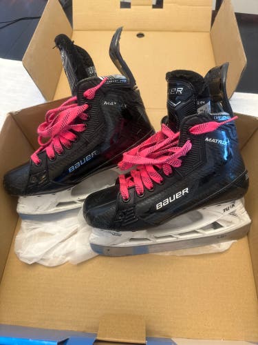 Bauer Supreme Matrix Hockey Skates 6.5 (Used)