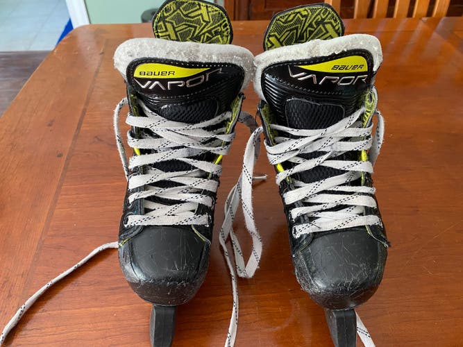 2021 Bauer Vapor 3X Hockey Skates Regular Width 10 (Used)