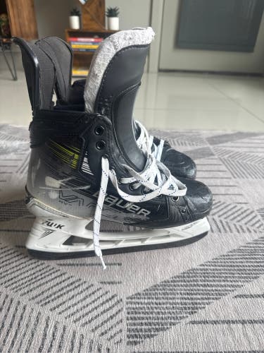 2023 Bauer Vapor Hyperlite 2 Hockey Skates Pro Stock 7.5 (Used)