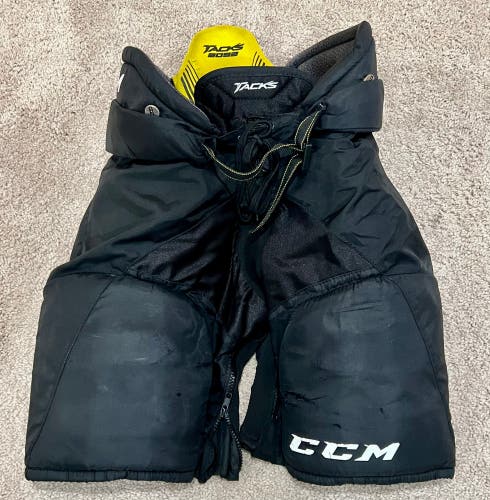 Junior Large CCM Tacks 3092 Hockey Pants (Used)