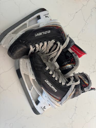 Black 2025 Bauer Vapor Flypro Hockey Skates 6.5 (Used)