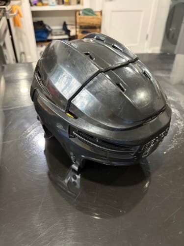 Medium Bauer Re-Akt Helmet (Used)