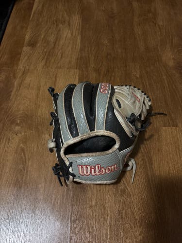 2022 Wilson A2000 RH Infield Baseball Glove 11.5" (Used)