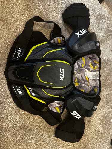 STX Stallion 200+ Shoulder Pads Large Youth