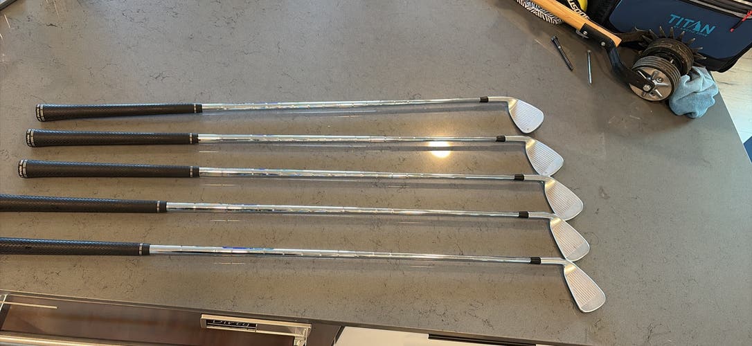 Men's 2021 Ping G425 Right Handed Iron Set Regular Flex 5 Pieces 36.75" (Used)
