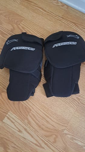 (New) Passau Gen II goalie knee pads size L-XL PRO