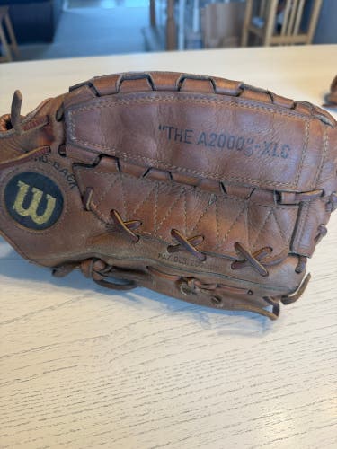Wilson A2000 RH Baseball Glove 12.5" (Used)