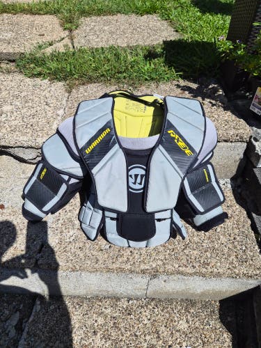 Small / Medium Warrior Ritual RX3 E Goalie Chest Protector (Used)