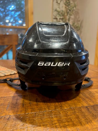 Large Bauer Re-Akt 90 Helmet (Used)