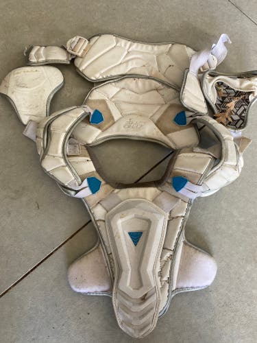 Medium Youth True Zerolyte Shoulder Pads (Used)