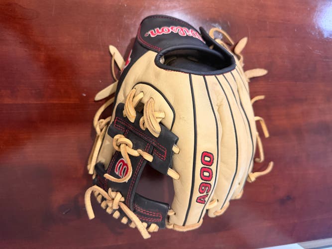 Infield LH Wilson A900 Baseball Glove 11.5" (Used)